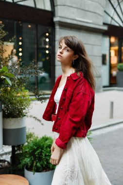 Çekici Genç Kadın