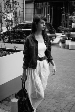 Çekici Genç Kadın