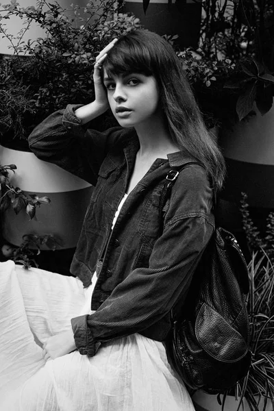 Çekici Genç Kadın