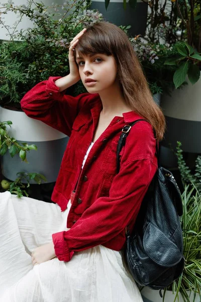 Çekici Genç Kadın