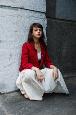 Çekici Genç Kadın