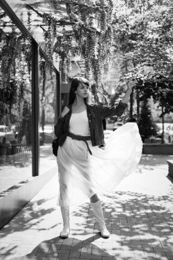 Çekici Genç Kadın