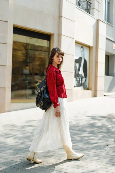 Çekici Genç Kadın