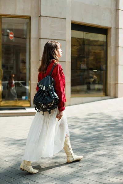 Çekici Genç Kadın