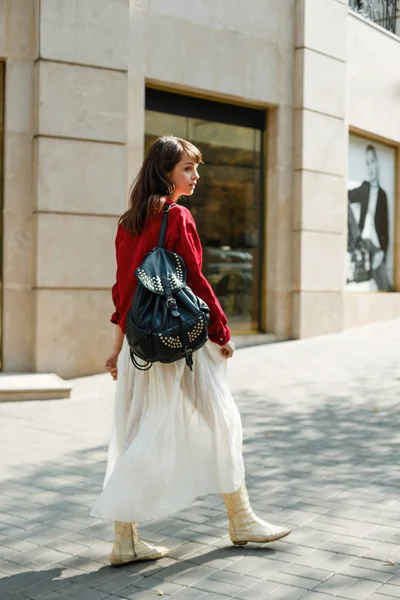 Çekici Genç Kadın