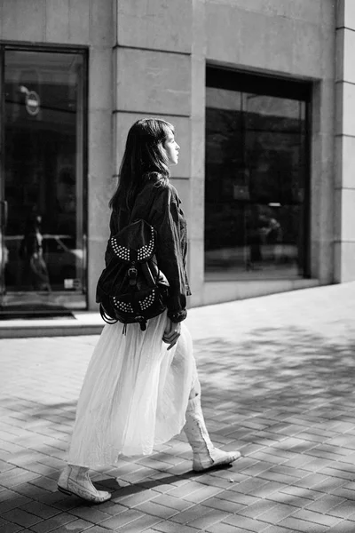 Çekici Genç Kadın