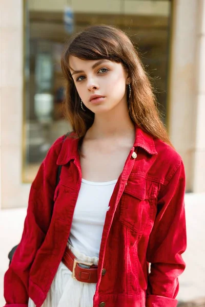 Çekici Genç Kadın