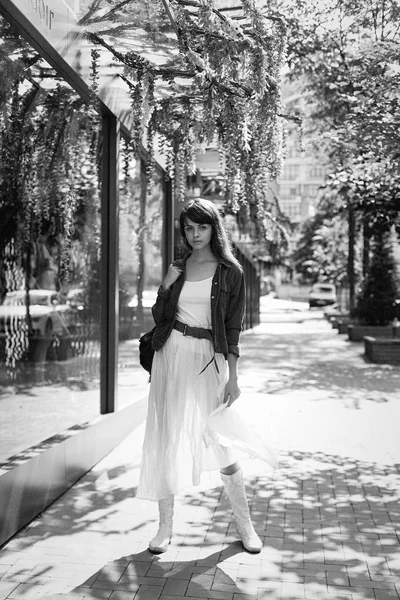 Çekici Genç Kadın