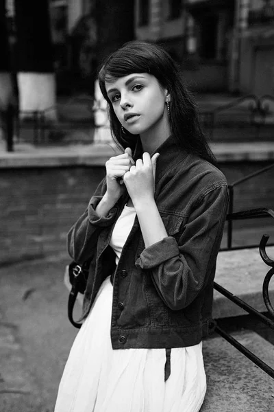 Çekici Genç Kadın