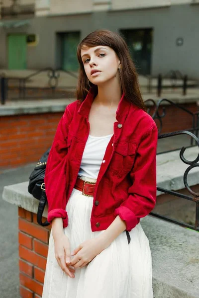 Çekici Genç Kadın