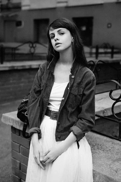 Çekici Genç Kadın