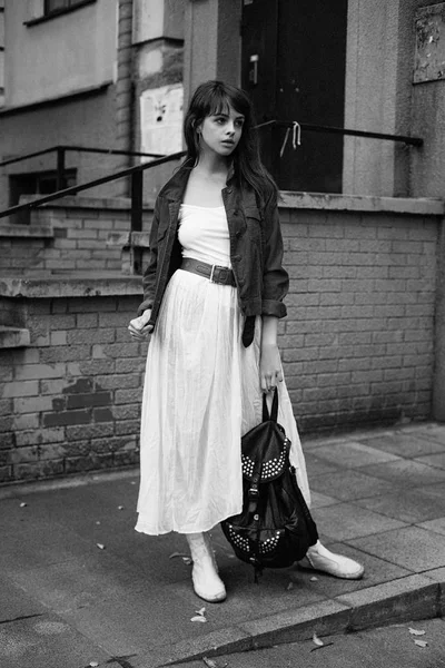 Çekici Genç Kadın