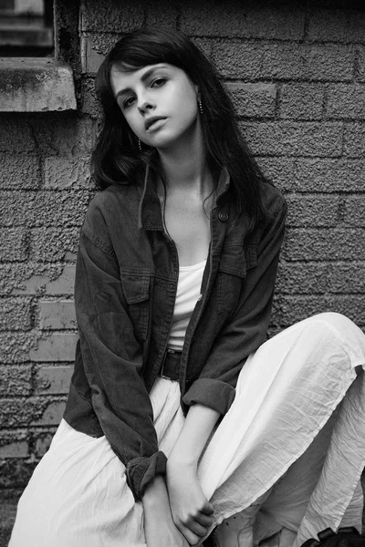 Çekici Genç Kadın