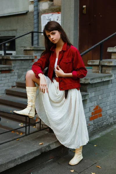 Jovem mulher atraente — Fotografia de Stock