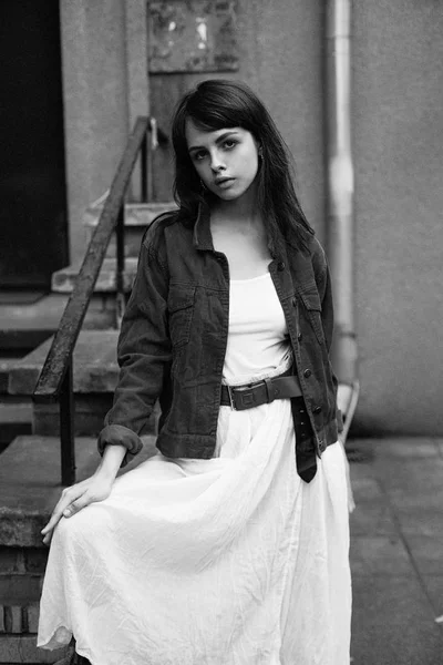 Çekici Genç Kadın