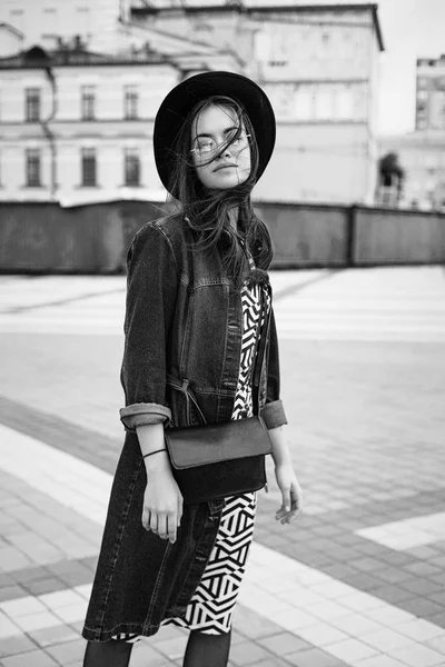 Çekici Genç Kadın