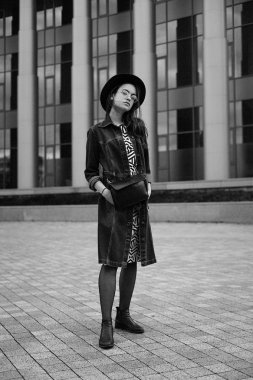 Çekici Genç Kadın