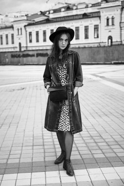 Çekici Genç Kadın