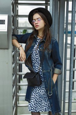 Çekici Genç Kadın