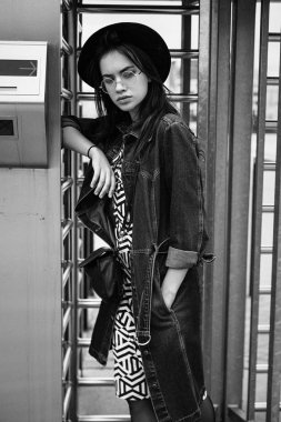 Çekici Genç Kadın