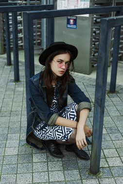 Çekici Genç Kadın