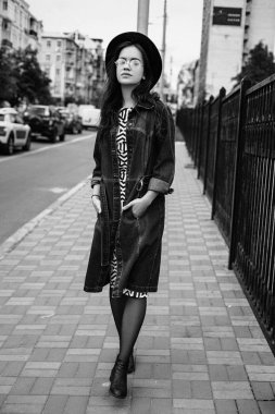 Çekici Genç Kadın