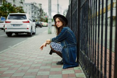 Çekici Genç Kadın