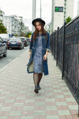 Çekici Genç Kadın