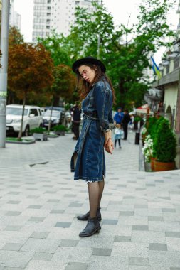 Çekici Genç Kadın