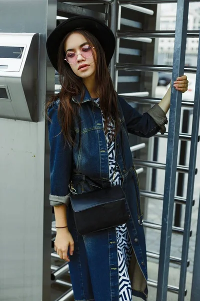 Çekici Genç Kadın