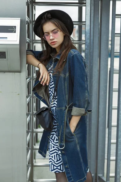 Çekici Genç Kadın