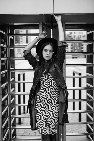 Çekici Genç Kadın