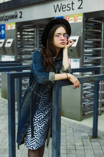 Çekici Genç Kadın