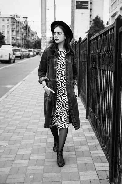 Çekici Genç Kadın