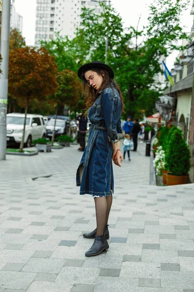 Çekici Genç Kadın