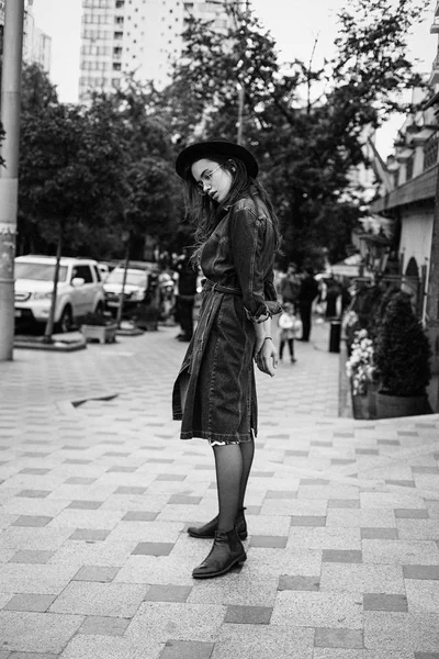 Çekici Genç Kadın