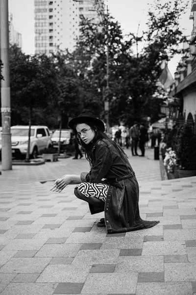 Çekici Genç Kadın