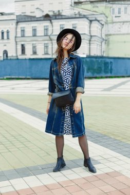 Çekici Genç Kadın