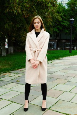 Çekici Genç Kadın