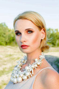 muhteşem kadın lüks kolye