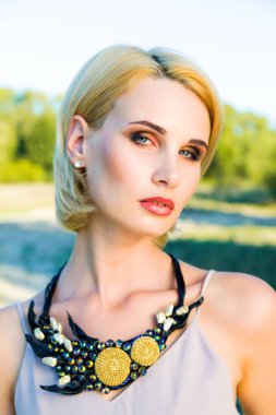 muhteşem kadın lüks kolye