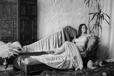 Eğer şarap cam ile muhteşem bir kadın 