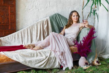 Eğer şarap cam ile muhteşem bir kadın 