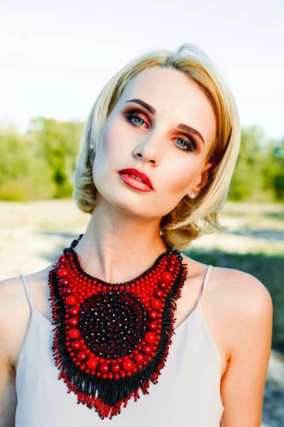 muhteşem kadın lüks kolye