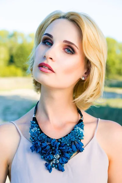 muhteşem kadın lüks kolye