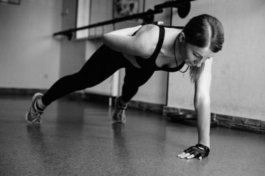 kadının yapması Push ups 