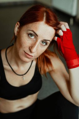 Sportif genç bayan. 