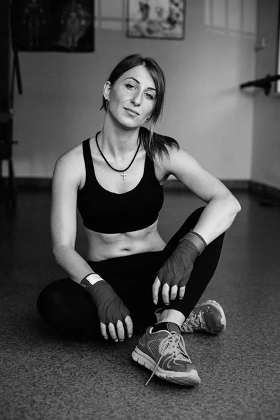 Mujer joven deportiva — Foto de Stock