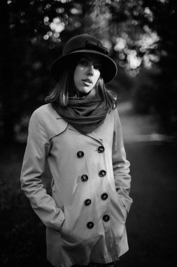 Çekici Genç Kadın 