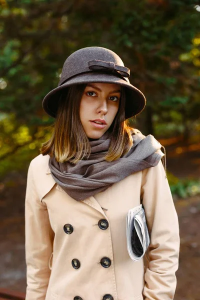 Çekici Genç Kadın 